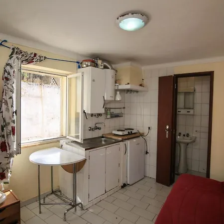 Low Cost Flat In Pera Apartment