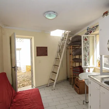 Apartment Low Cost Flat In Pera