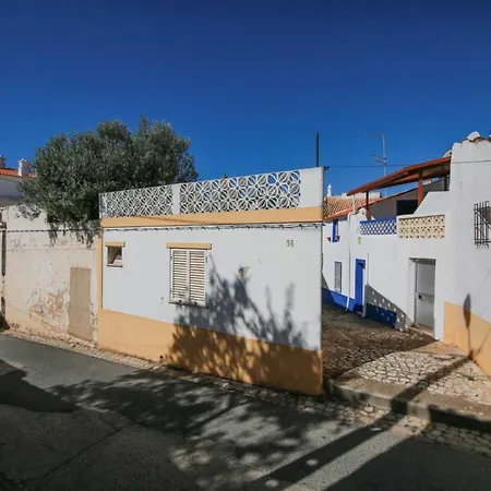 Low Cost Flat In Pera شقة